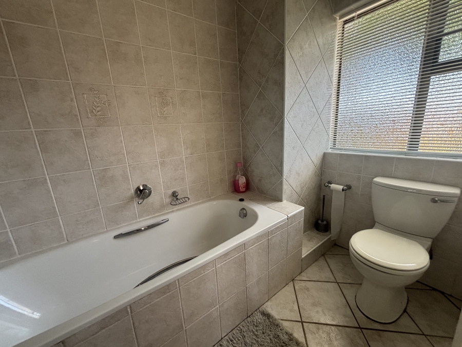 To Let 3 Bedroom Property for Rent in Summerstrand Eastern Cape